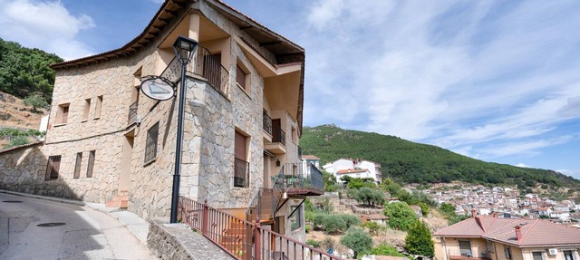 Newly Built Casa Spa 2026: Heated Pools & Sierra de Gredos Views in Pedro Bernardo