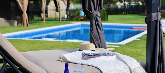 North Fork Fall Escape - 83° Heated Pool Wineries Apple Picking Greenport in Mattituck