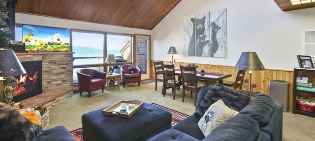 North Shore Nirvana: Lakefront, Deck, Fireplace in Two Harbors