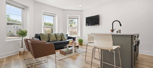 NYC Access 3BR Duplex/Sleeps 10, Free Parking in Fair Lawn