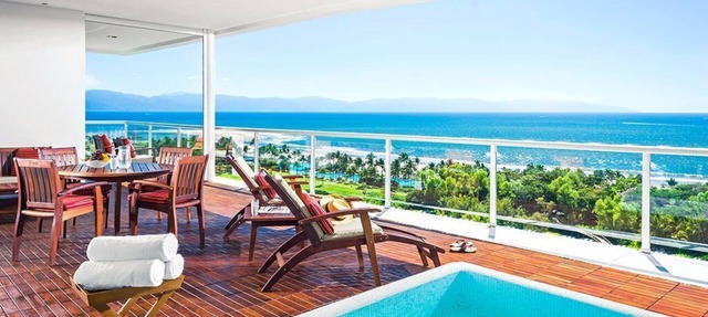 Oceanfront Grand Luxxe with Resort Amenites in Las Jarretaderas