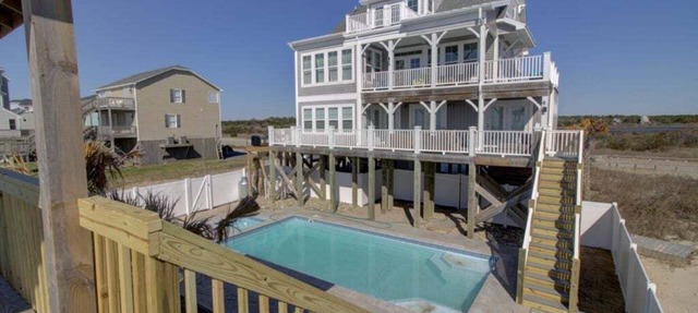 Oceanfront retreat in North Topsail Beach, featuring 6 bedrooms and a private pool. in North Topsail Beach