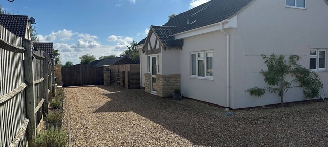 OLD GROOM'S COTTAGE, family friendly in Minster Lovell in WITNEY