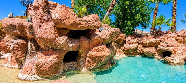 OMG! Wild Oasis! Amazing Pool! Modern Villa! in Spring Valley