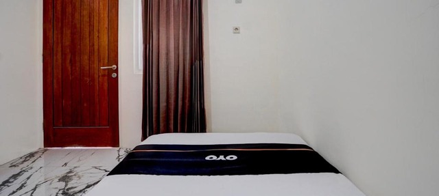 OYO Madani Guest House Syariah in Dinoyo