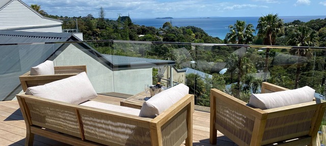 Palm Beach SEA Views AND A Touch OF Luxury Awaits in Waiheke Island