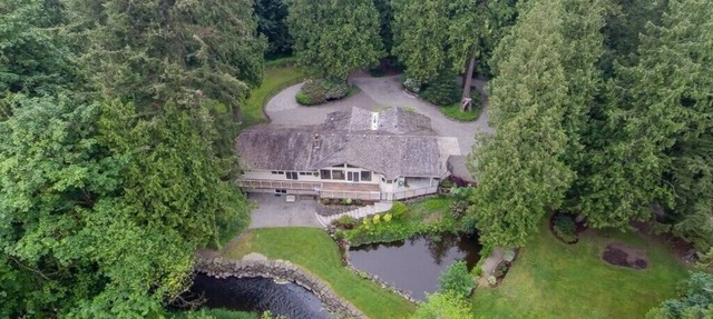 Peaceful Forest Retreat with Mount Rainier Views in Enumclaw