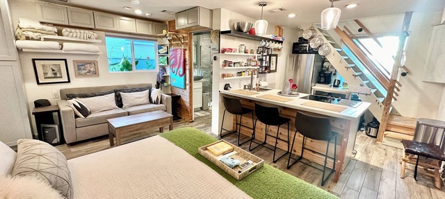 Pet-friendly accommodations near water and restaurants. in San Leon