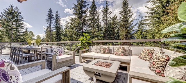 Pinnacle Ridge 5 - Ski in Ski out, Private Hot Tub, Gas Fireplace in Whistler
