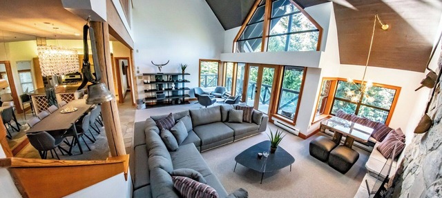 Pinnacle Ridge 6 - Ski in Ski out, Private Hot Tub, Gym, Wood Fireplace in Whistler