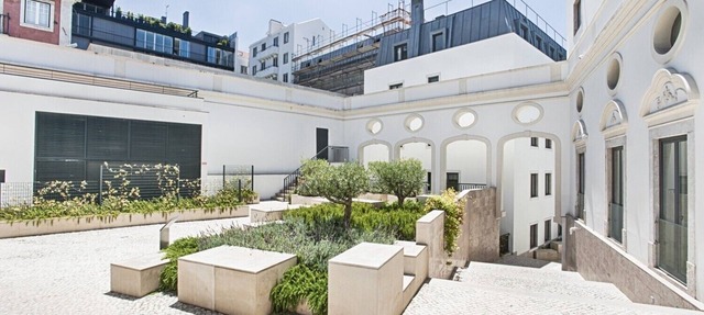 Prestige Palace Apartment (C37) in Lisbon