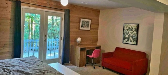 Private Basement suite, beautiful ravine! Perfect, Relaxation or Celebration 🤩 in Maple Ridge