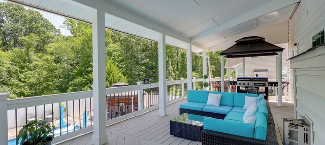 Private Deck & Shared Pool: Townsend Apartment in Townsend