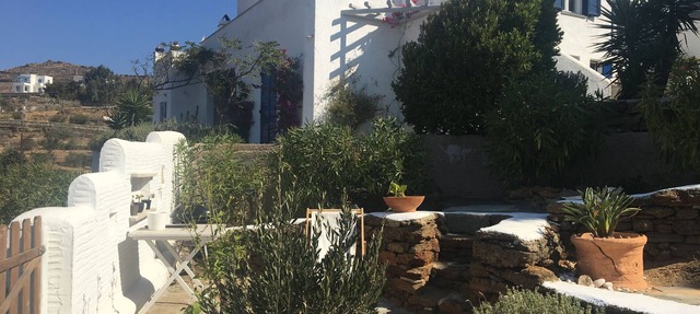 Private ground flat for a family with 2 children in a beautiful Cycladic Villa in Tinos