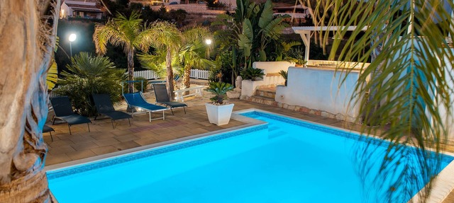 PRIVATE POOL 3 BEDROOMS 3 BATHROOMS 150 MT FROM THE SEA WI FI FREE , CAR RENTAL in CASTELLAMMARE DEL GOLFO