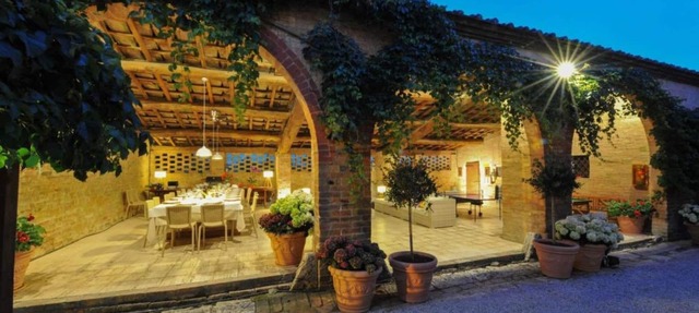 Private Villa with private pool, WIFI, A/C, hot tub, TV, patio, panoramic view, close to Siena in Monteroni D'arbia
