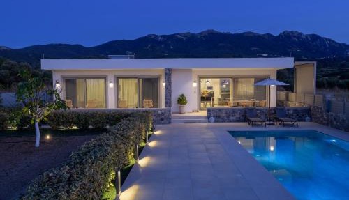 Private Villa Karydia with private pool in Zipárion