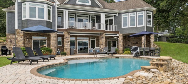 Private Waterfront Home with Pool, Hot Tub - ideal for up to 16 in Denver