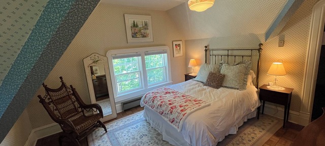 Queen's View B&B- Mona's Suite, Lake Views, Sauna, Pool, Garden, Bayfield, WI in Bayfield