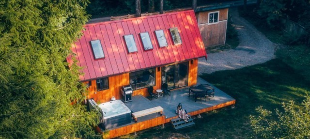 Ramblin' Rose Riverfront, Hot tub, Pet frdly, Cozy in Index