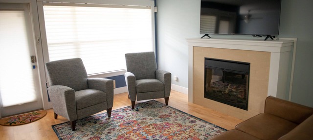 Recently Updated 2BD Condo in Edmonds WA - Great Location! in Edmonds