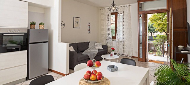 Regarda - "Townhouse 71" with 2 bedrooms, 2 bathrooms, wifi, airco in Bardolino