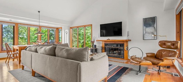 Relaxing Catskill Escape- Mountain Views - Hot Tub - Fire Pit - Heated Pool in Catskill