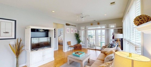 Relaxing Retreat by the Lake in Pawleys Island