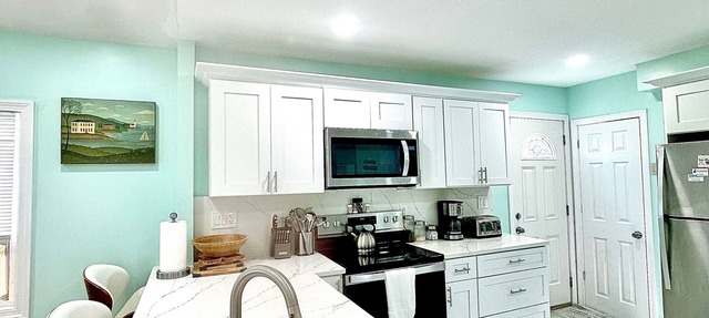 Renovated Water front home near the highway. Access to Lake&beach available in Coventry