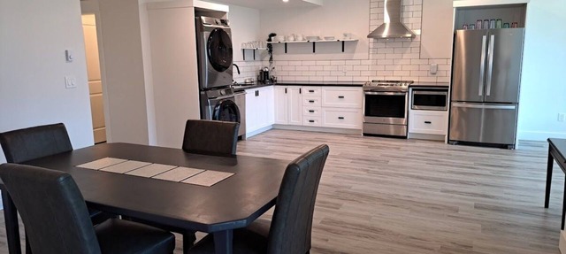 River & Mountain View, Cliffside, Ground Floor Suite. 2 King Beds Private Patio. in Agassiz