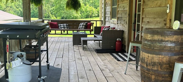 River Retreat: Private Cabin Getaway on the Bourbon Trail in Versailles