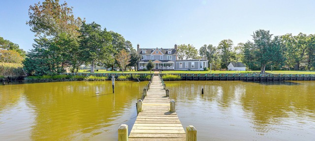 Riverfront Gem w/Fire Pit in Eden in Eden