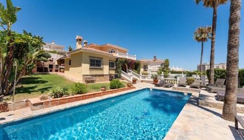 Rustic Spanish Villa Saltwater Pool in Benalmádena