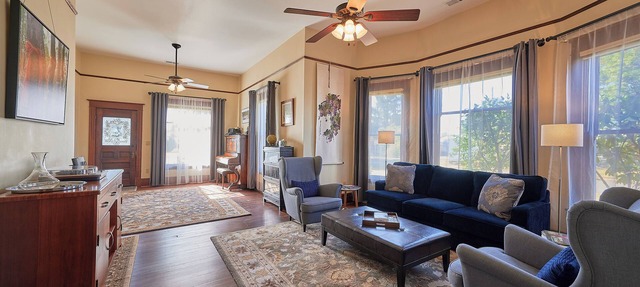 Ruth's Cottage: Cozy Farmhouse in Downtown Carlton in Carlton