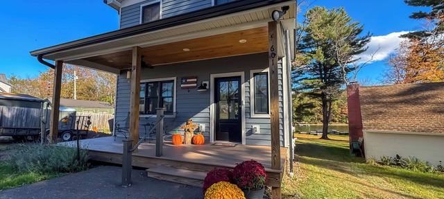 S'more Memories: A cozy 5-bedroom lake cabin in Deep Creek Lake with hot tub. in Swanton