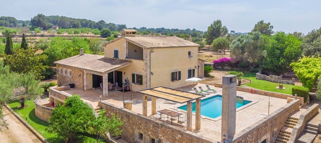 SA XIGALA - Rustic villa with private pool and free Wi-Fi in Algaida