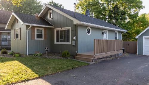 Seabreeze Lakeside Getaway in Irondequoit