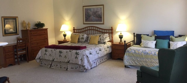Secluded Villa, 3 Minute Walk to Gorgeous Lake, Bald Rock & Walking Trails in Sapphire