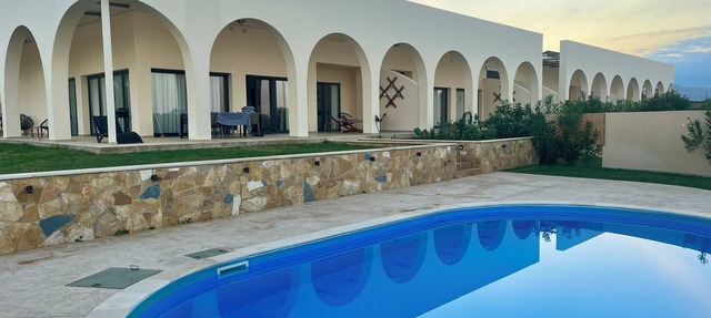 Selena Beach Front Loft with private heatable pool in Τοπική Κοινότητα Επισκοπής