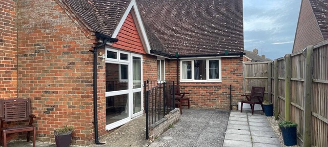 Self contained large annexe just 15 mins from Stonehenge in Figheldean