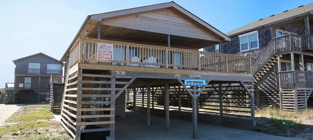 Semi-Oceanfront, Ocean Views, 200 ft to Beach access, Dogs Welcome, KD242, Fitzs Wave Watcher in Kill Devil Hills