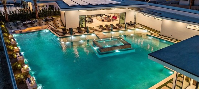 Sleeps 23 Pool + Spa + Pickleball Court + Fire Pit Near La Quinta | Bravo in Indio