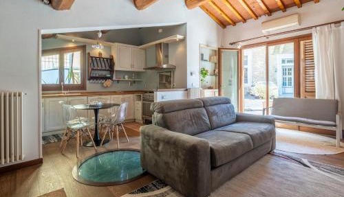 Small Villa with parking in Florence