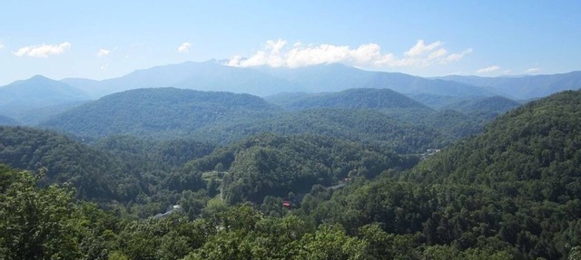 Spacious 2BR Smoky Mountain Villa - Sleeps 8 - Water Park Passes Included in Gatlinburg