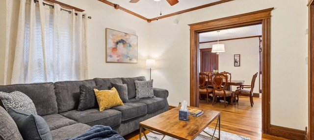Spacious 4 BDRM w/Onsite Parking & A/C! in Rochester