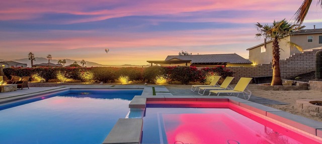 Spacious 5-bedroom villa with resort size 52ft Pool in insio