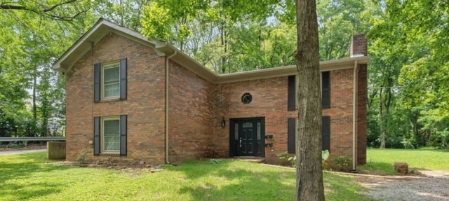 Spacious Backyard Fireplace Mins from Downtown in Glasgow