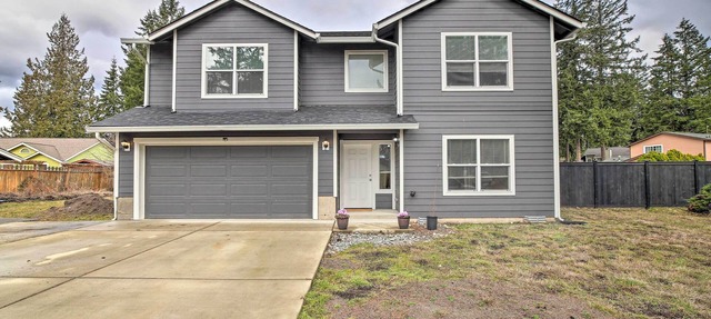 Spacious Covington Home w/ Hot Tub! in Covington
