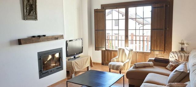 Spacious Duplex with Golf Course & Park Access Near Jaca in Jaca