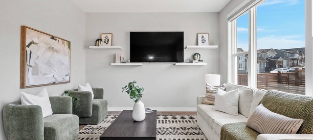 Spacious home 4BR 2.5 BA Near Airport & Banff in Calgary